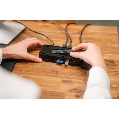 Docking Station Verbatim Pro / 15 porturi / NVMe 256GB / 8K HDMI / USB 10Ggps / USB-C 100W